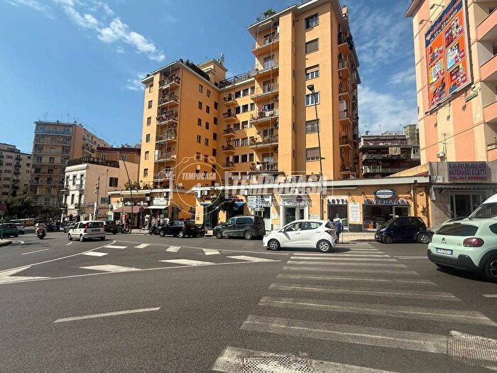 Appartamento quadrilocale in affitto in Piazza Francesco Muzii, Arenella, Napoli