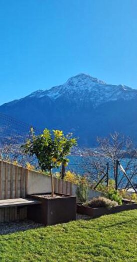 Appartamento trilocale in vendita in Domaso