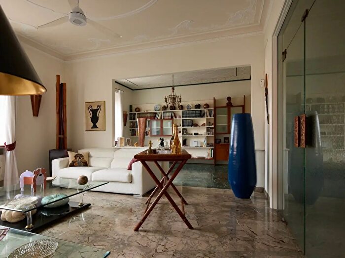 Appartamento con 5 locali in vendita in Via Luigi Borghi, Gallarate