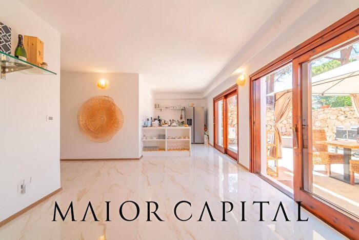 Casa con 5 locali in vendita in Via Cala Battistoni Snc, Arzachena