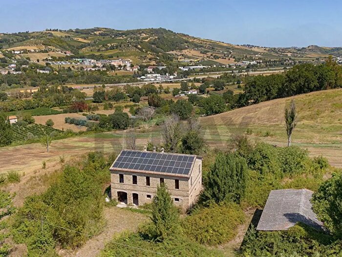 Casa con 5 locali in vendita in Maiolati Spontini