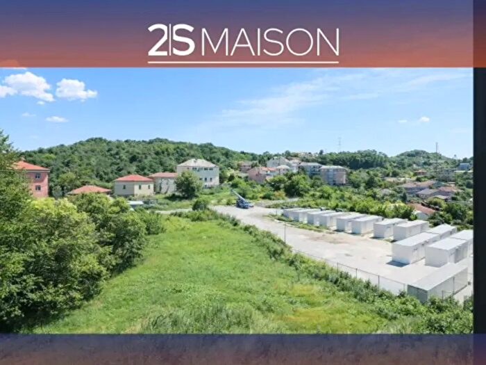 Appartamento trilocale in vendita in Via Borzoli, Genova