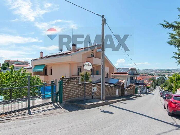Casa con 5 locali in vendita in Via Martiri di Belfiore a, Montesilvano