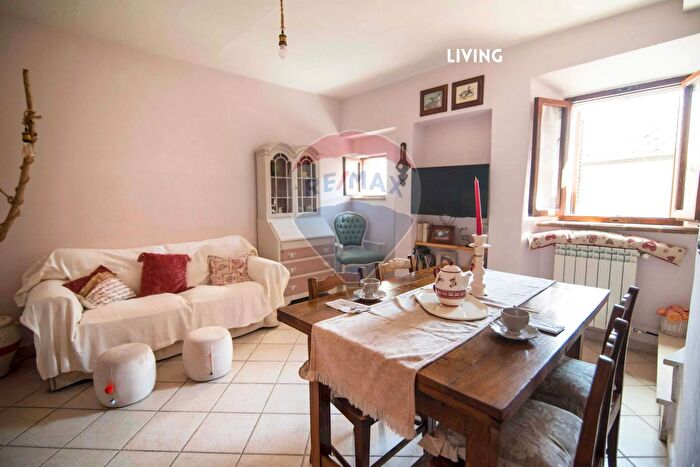 Casa con 6 locali in vendita in Via Bologna, CastellAzzara