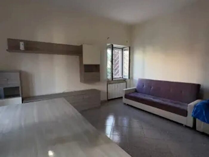 Appartamento bilocale in affitto in Via Speciano, Cave