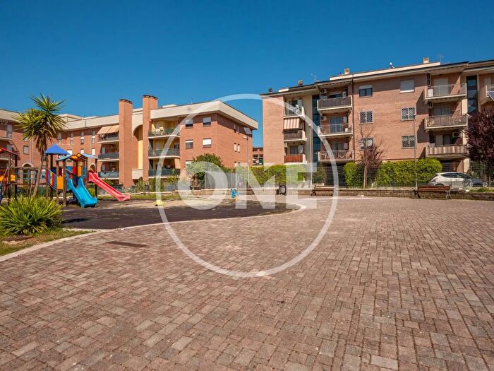 Appartamento bilocale in vendita in Via Tortoreto, Roma