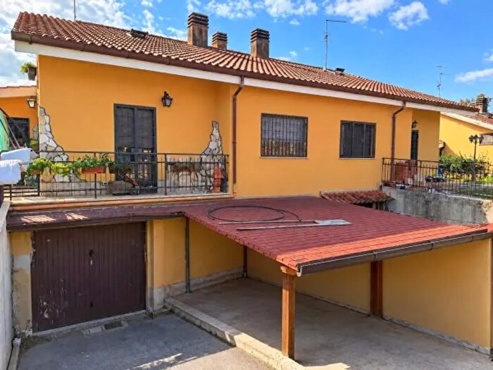 Casa quadrilocale in vendita in Via Guido Donegani, Roma