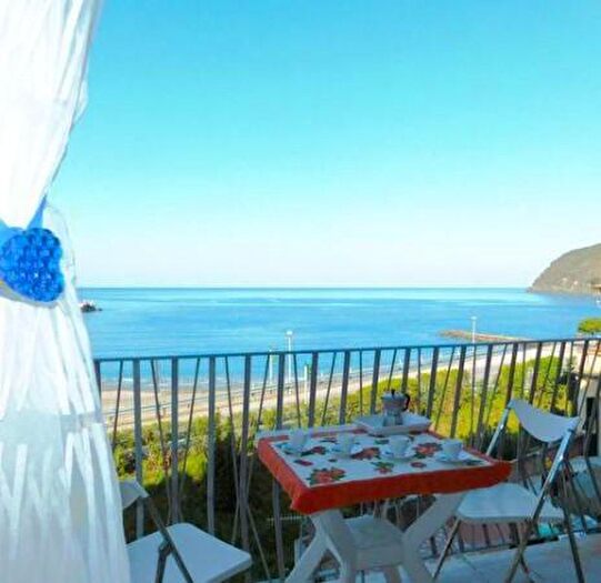 Appartamento bilocale in affitto in Levanto