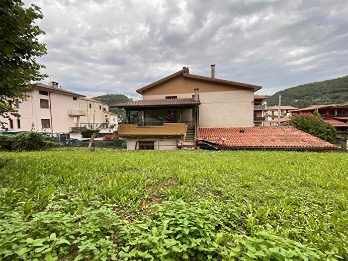 Casa quadrilocale in vendita in Via Santa Cecilia, Castelgomberto