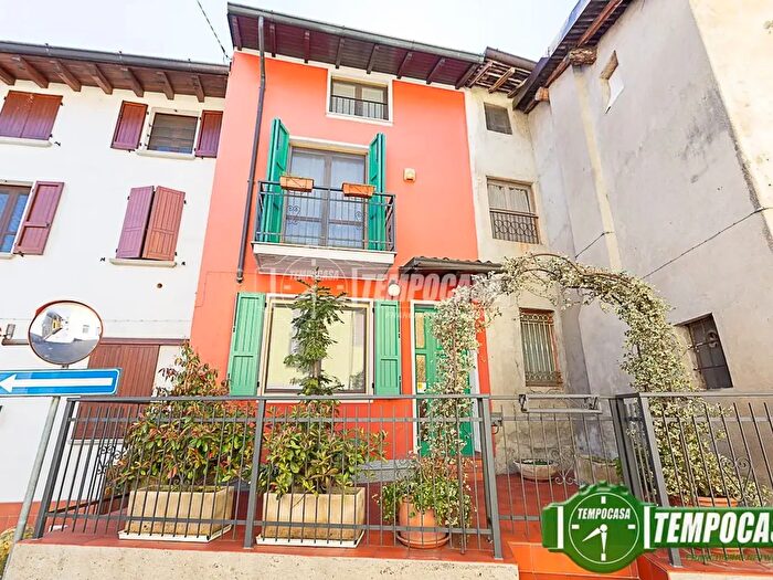 Casa con 5 locali in vendita in Via G B Benzoni, Palazzo Pignano