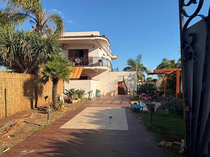 Appartamento bilocale in vendita in Via Lago di Varano, Fontane Bianche, Siracusa