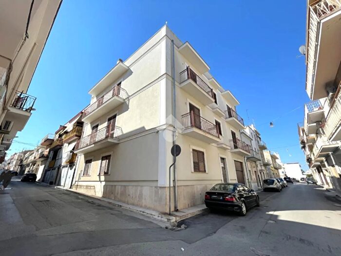 Appartamento con 5 locali in vendita in Via Generale Luigi Cadorna, Canosa Di Puglia
