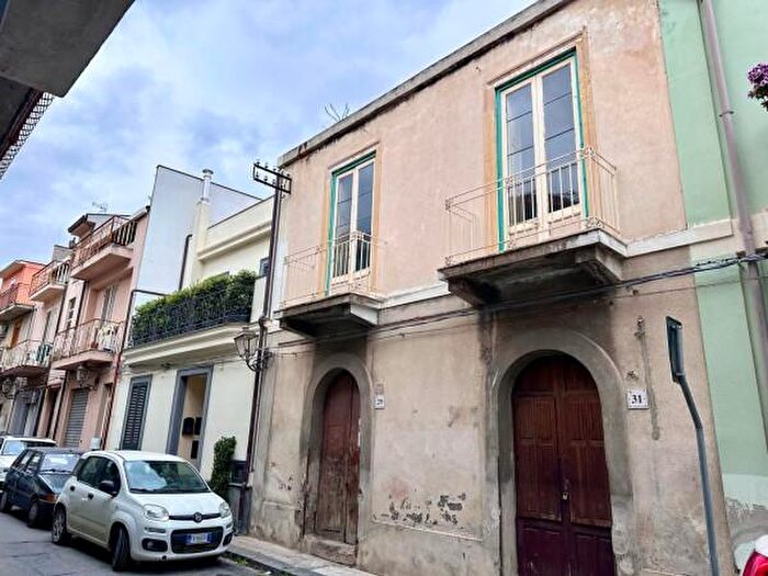 Casa con 6 locali in vendita in Via Alessandro Volta, Barcellona Pozzo Di Gotto