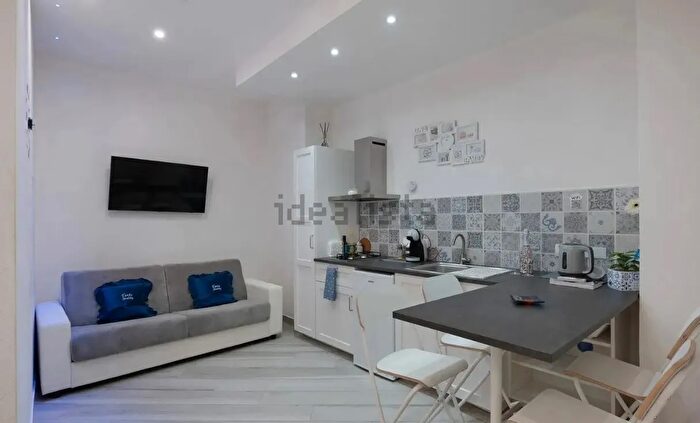 Appartamento bilocale in affitto in Via Laura Mancini Oliva, Napoli