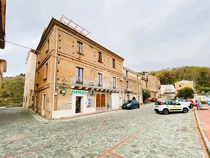 Appartamento trilocale in vendita in Via Garibaldi, Belmonte Calabro