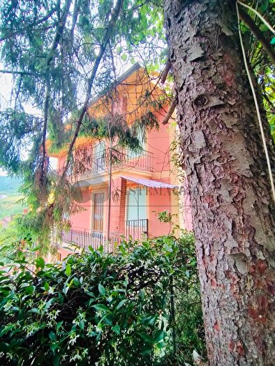 Casa con 8 locali in vendita in Sarzana