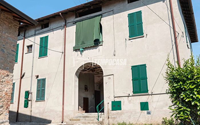 Appartamento trilocale in vendita in Via Roma, Monguzzo