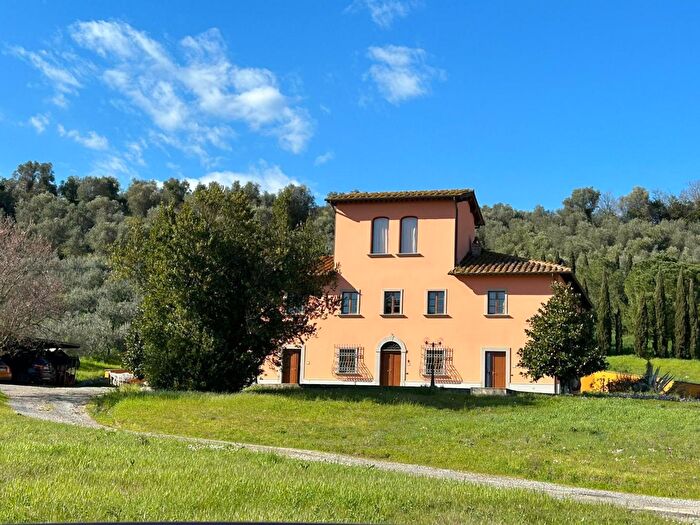Casa con 20 locali in vendita in Cerreto Guidi