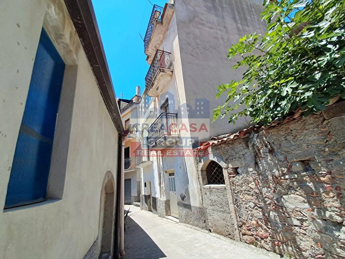 Casa quadrilocale in vendita in Piazza Cutrufelli, Graniti