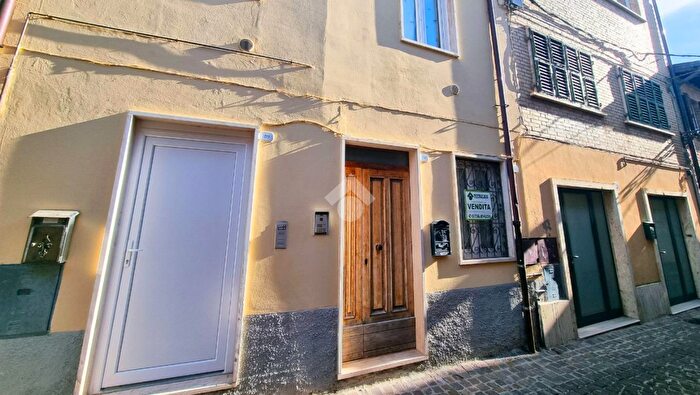 Casa con 9 locali in vendita in Via Guglielmo Marconi, Appignano Del Tronto