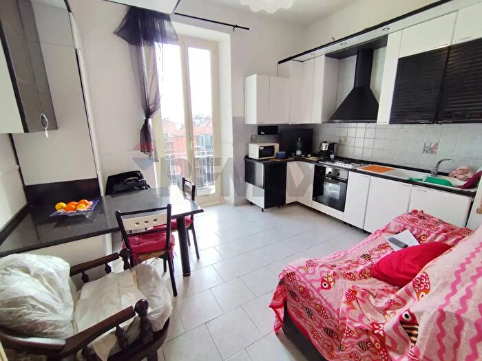 Appartamento trilocale in vendita in Via Antonio Cecchi, Torino