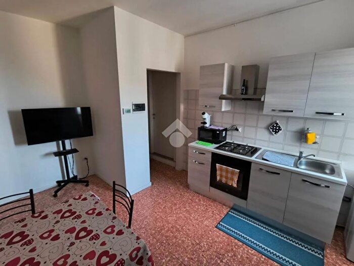 Appartamento bilocale in vendita in Via Monte Grappa, Pessano Con Bornago