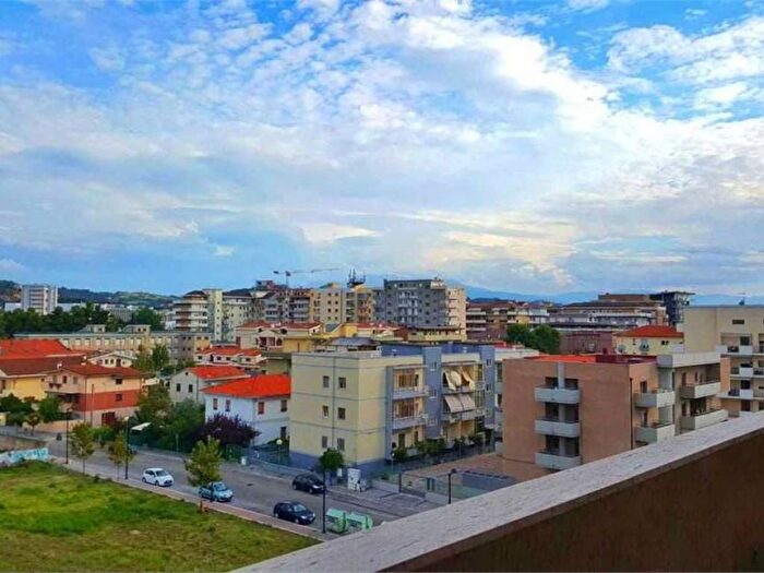 Appartamento con 5 locali in affitto in Socrate, Porta Nuova, Pescara