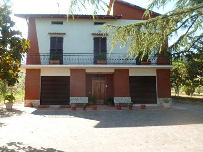 Casa con 6 locali in vendita in Panicale