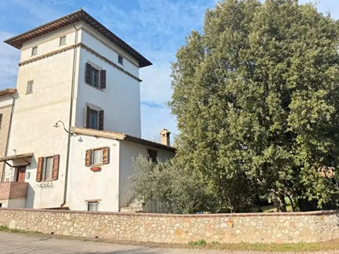 Casa trilocale in vendita in Via San Francesco, Spoleto