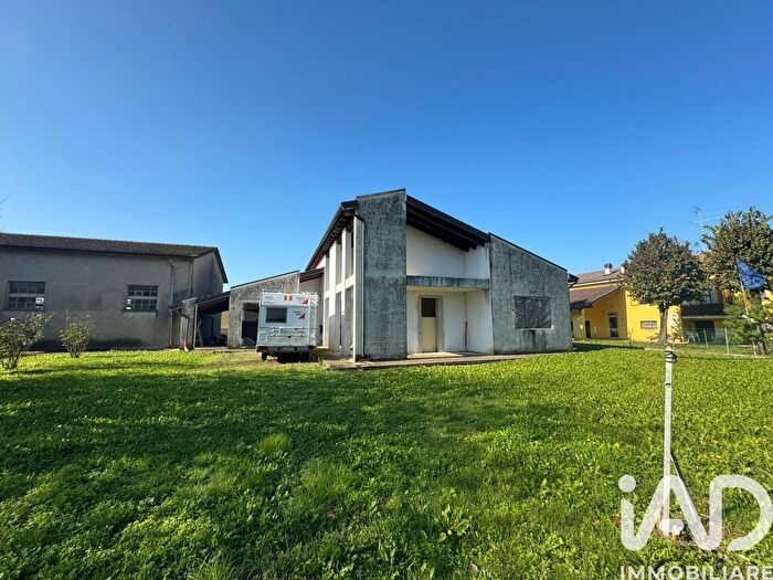 Casa quadrilocale in vendita in Via Circonvallazione, Mirandola