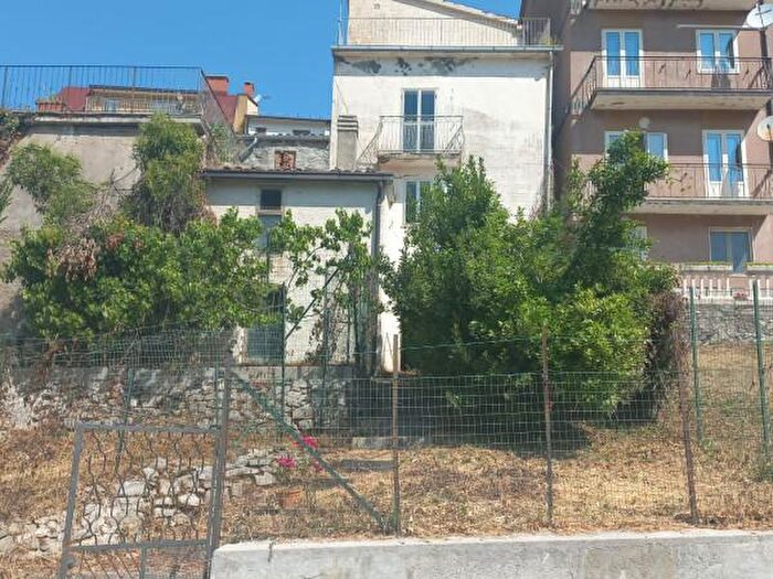 Casa quadrilocale in vendita in Rua Santa Maria del Monte, Roio Del Sangro