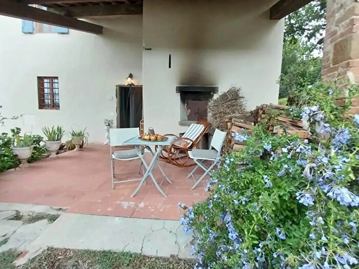 Casa con 10 locali in affitto in Scandicci