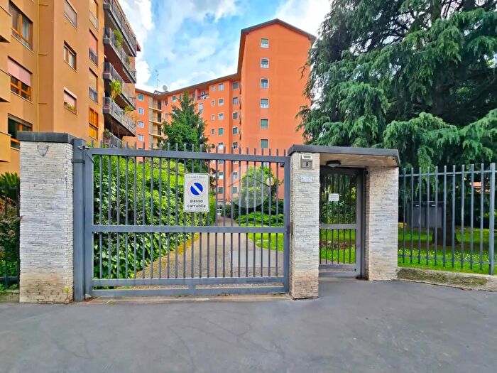 Appartamento quadrilocale in vendita in Via Vincenzo Rabolini, Milano