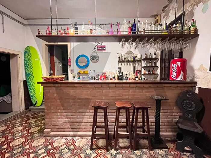 Casa con 8 locali in vendita in Via Milano, Cona