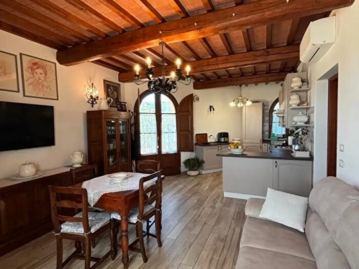 Appartamento trilocale in vendita in Via delle Viottole, Massarosa