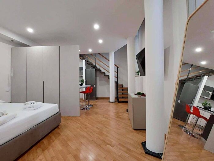 Appartamento bilocale in affitto in Via di San Nicola da Tolentino, Barberini, Roma