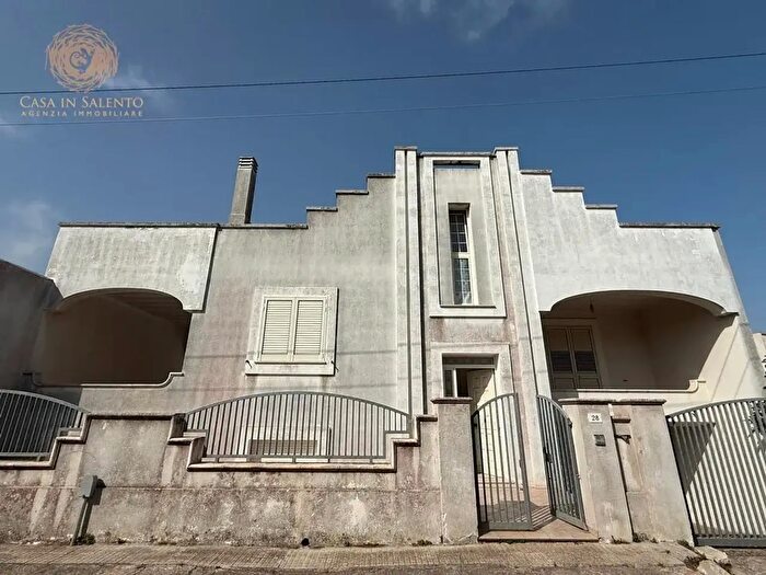 Casa con 11 locali in vendita in O, Castrignano Del Capo