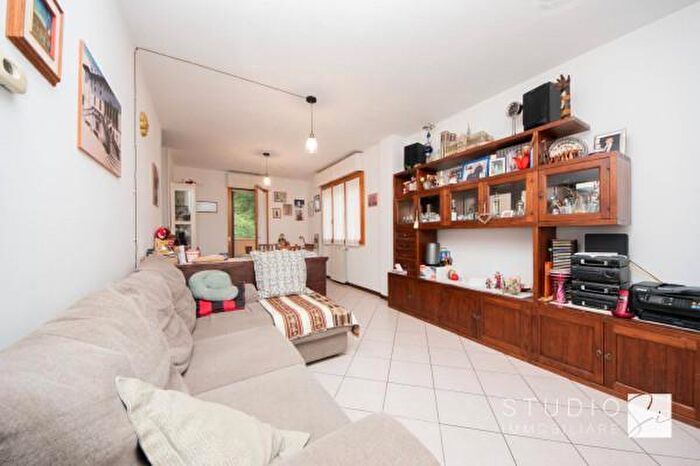 Appartamento con 5 locali in vendita in Via dei Ciuti, Pistoia