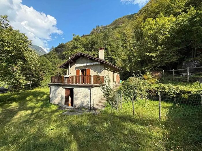 Casa bilocale in vendita in Via dei Quartini, Piuro