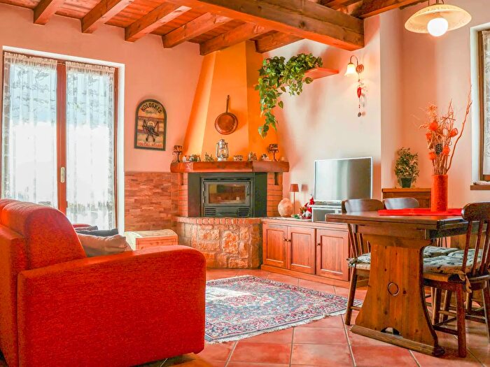 Casa trilocale in vendita in Via Locatelli, Cerete