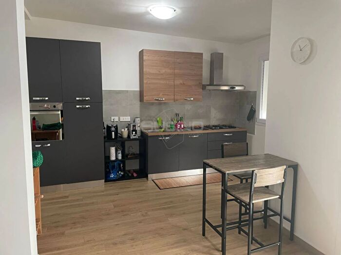 Appartamento quadrilocale in vendita in Via Tasso, Floridia