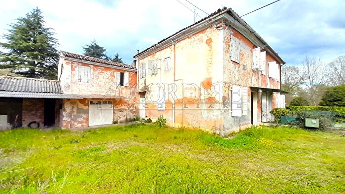 Casa con 20 locali in vendita in Piazzola Sul Brenta