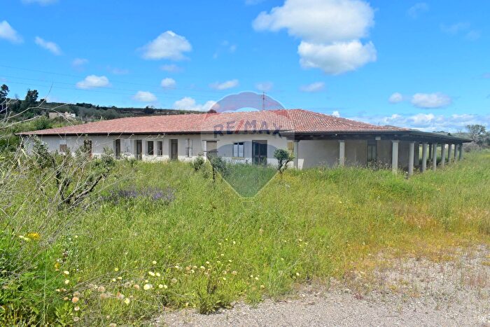 Appartamento con 12 locali in vendita in Strada Provinciale Snc, Codrongianos