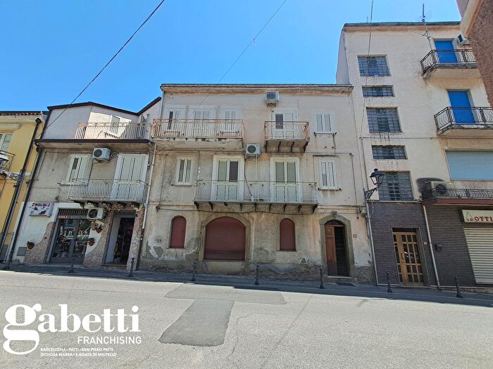 Appartamento con 5 locali in vendita in Via Primo Maggio, San Piero Patti
