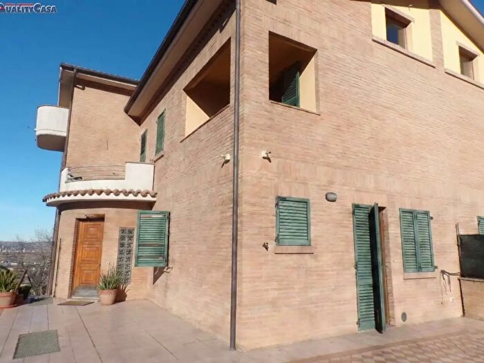 Casa quadrilocale in vendita in Via Grancetta, Chiaravalle