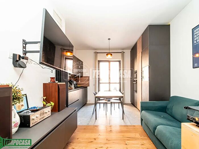 Appartamento quadrilocale in vendita in Via Padova, Milano