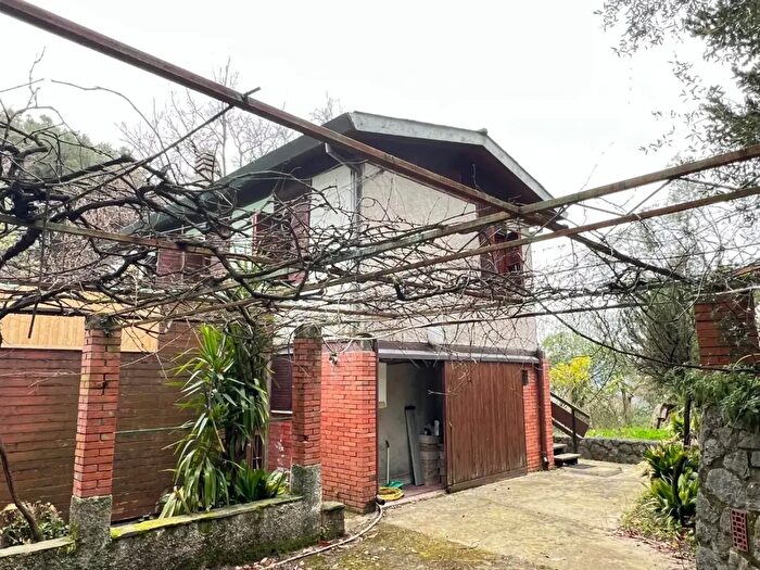 Casa con 6 locali in vendita in Ia Tecchioni, Massa