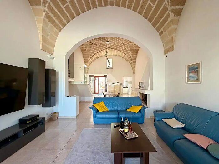 Casa con 7 locali in vendita in Via Dante Alighieri, San Cesario Di Lecce