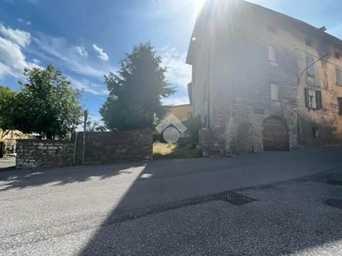 Casa con 5 locali in vendita in Via Villa Mattina, Caino