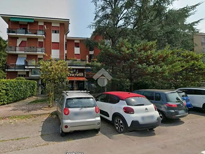 Appartamento trilocale in vendita in Via Roma, Assago